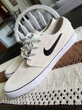 Nike Men’s SB Zoom Janoski OG Neutral Suede Skate Shoes Sneakers